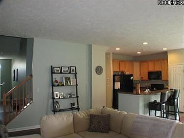 4th image of 2916 Cambridge Cir