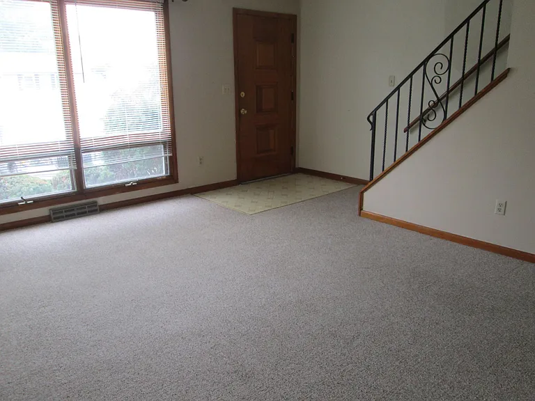 3944 Liberty St — Photo 3