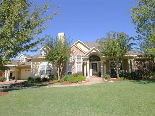 106 Harvard Oaks Dr, Lake Jackson, TX 77566