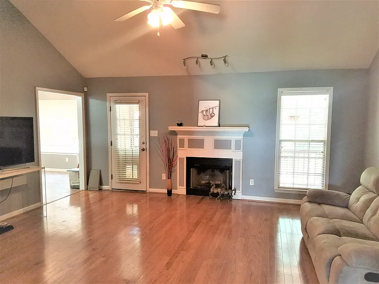 4532 Country Glen Cir — Photo 4