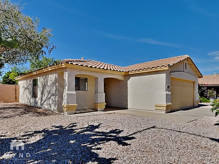 16025 W Lilac St — Photo 2