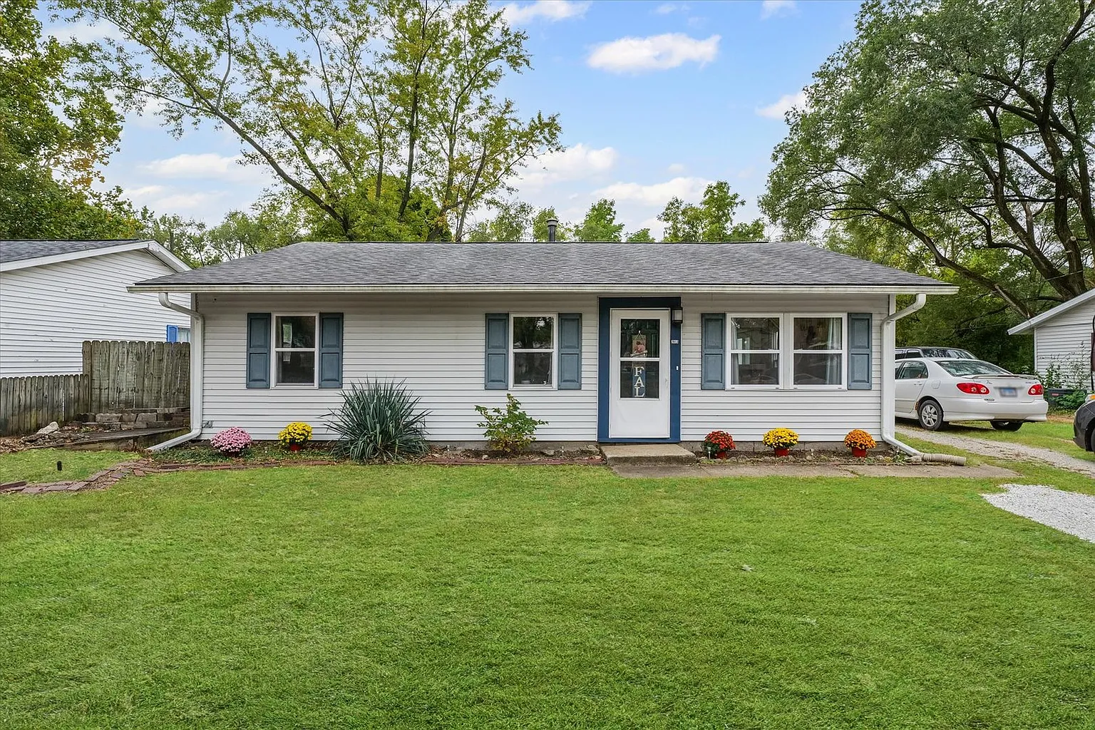 2013 Southwood Dr photo 1