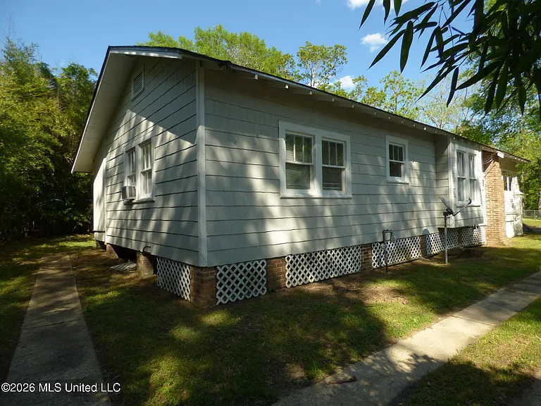 412 S 6th St — Photo 13