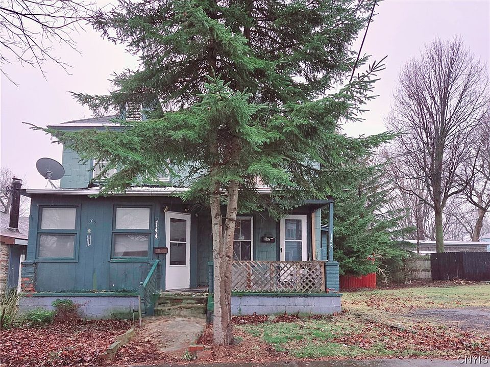 1st image of 140 E 10th St