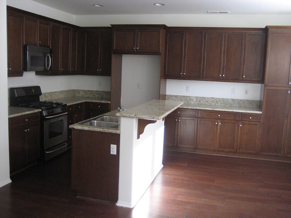 2nd image of 40233 Danbury Ct