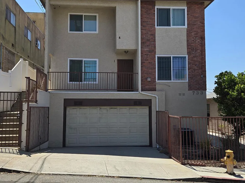 733 N Hill Pl #2