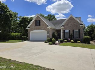 415 Honeysuckle Ct, Greenville, NC 27834