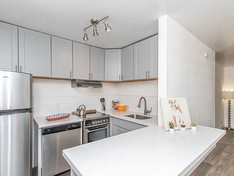 Studio 710 Apartments — Photo 32