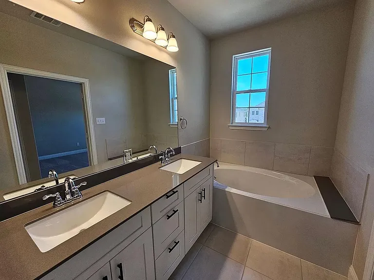 549 Hutchinson Ln — Photo 12