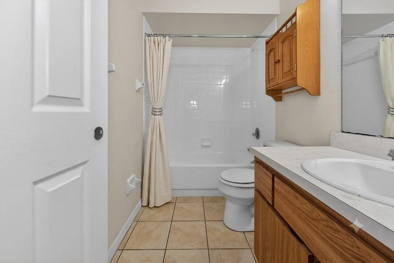 3 bed, 1.0 bath, 1200 sqft, $815 — Photo 4