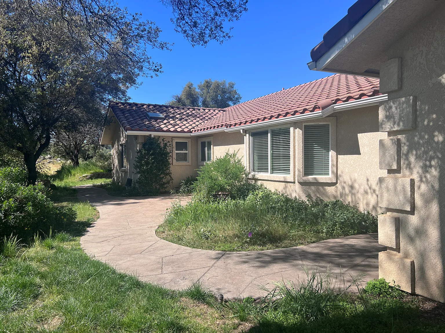 4 bed, 2363 sqft, $2,600 — Photo 3