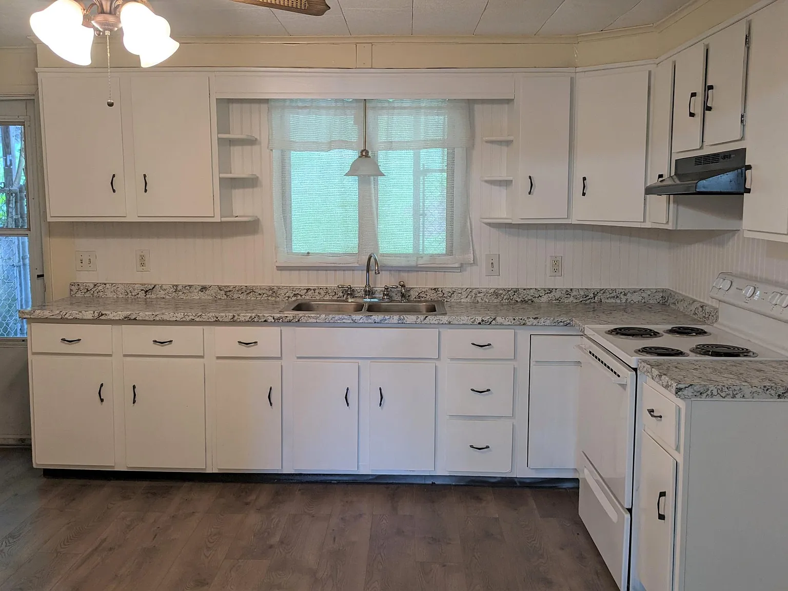 3 bed, 1286 sqft, $1,300 — Photo 1