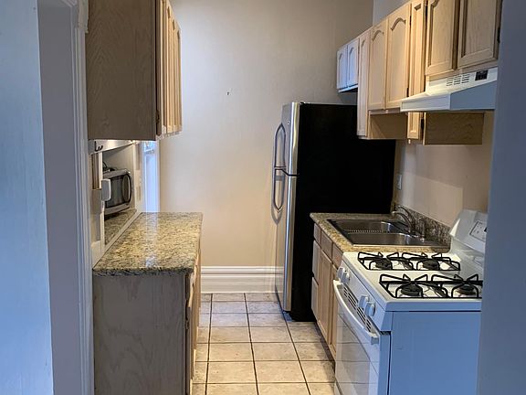 5th image of 1554 Gaylord St APT 1