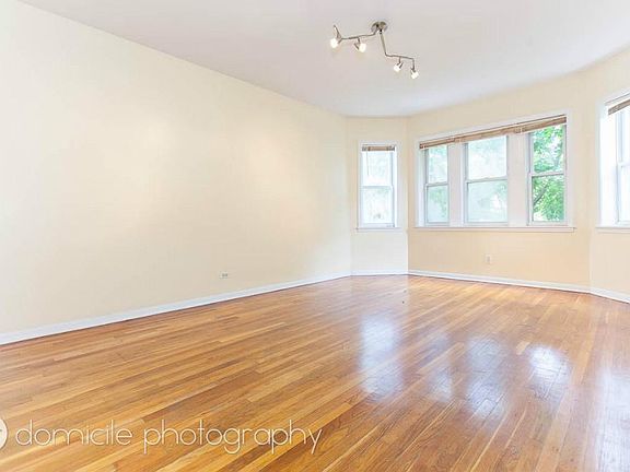 3rd image of 1524 N Artesian Ave APT 3