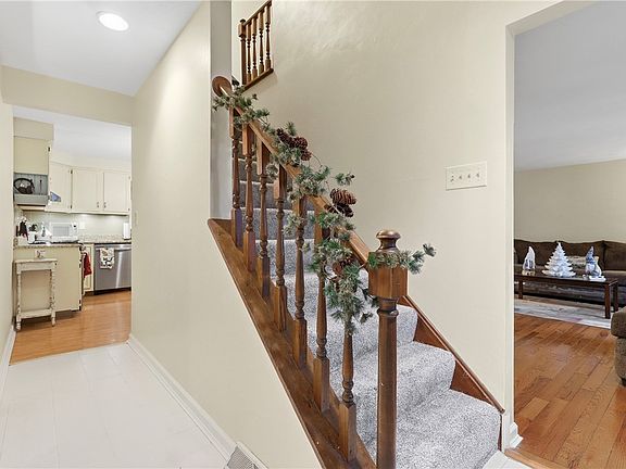 4th image of 132 Skyview Dr