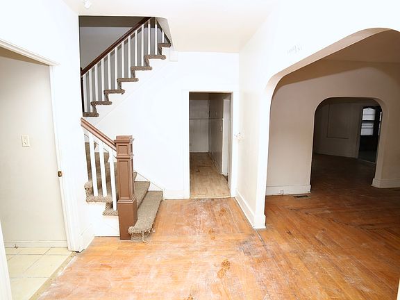 3rd image of 217 W 15th St