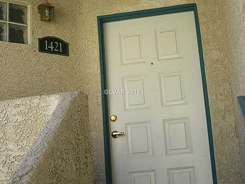 1567927