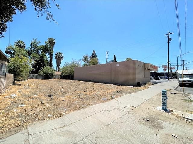 1st image of 687 W 9th St