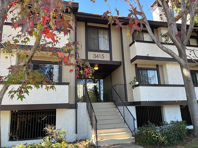 3415 McLaughlin Ave in Mar Vista! Steps to toe Mar Vista Rec Center! — Photo 4