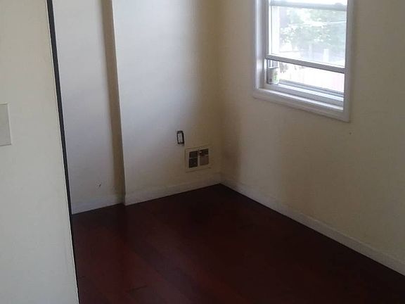 4th image of 21711 Hempstead Ave