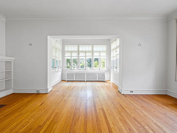 4th image of 2616 W Sunnyside Ave