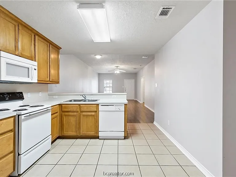 510 Freeman Ave — Photo 7