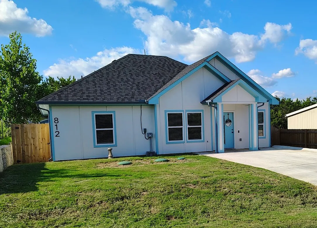 3 bed, 1200 sqft, $1,775 — Photo 1