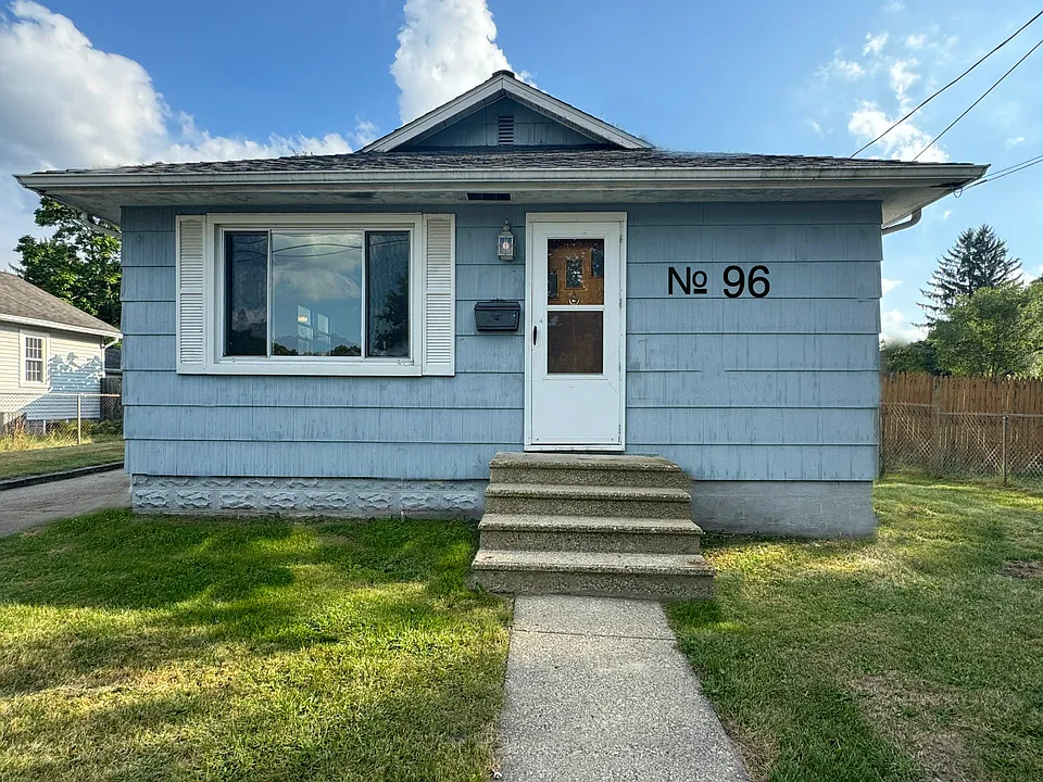 96 Willard Ave E