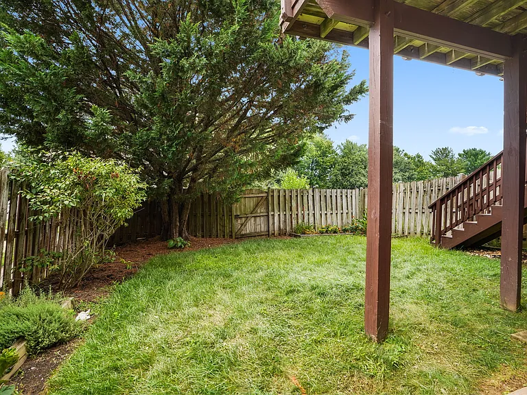 423 McDaniel Dr — Photo 40