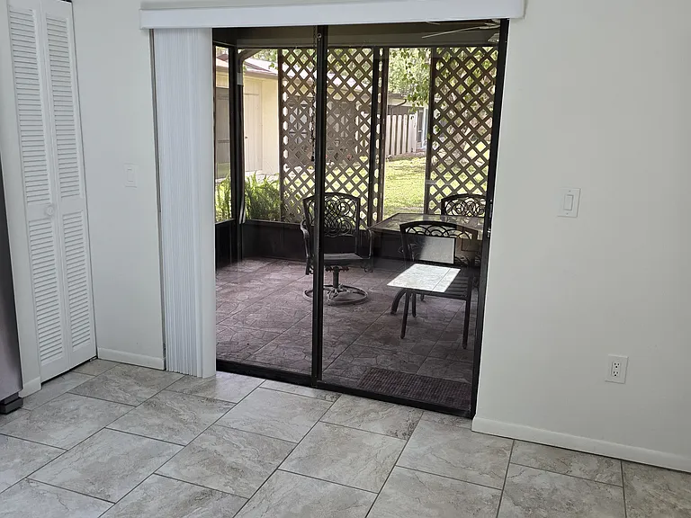 230 SE Valare Ln #A — Photo 7