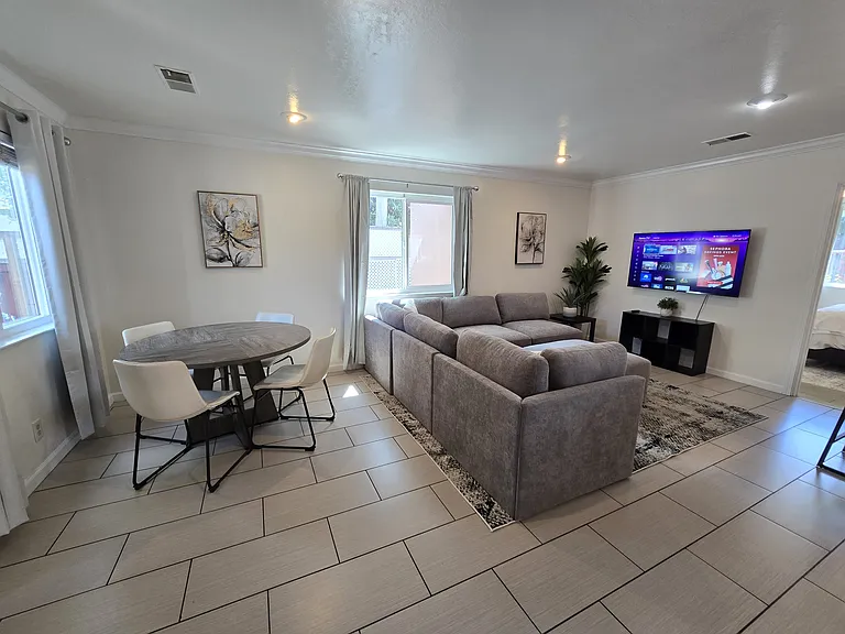 576 Pomeroy Ave — Photo 22