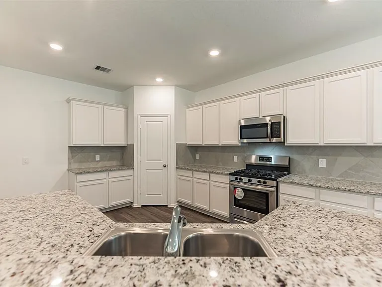 6016 Heritage Creek Ln — Photo 15