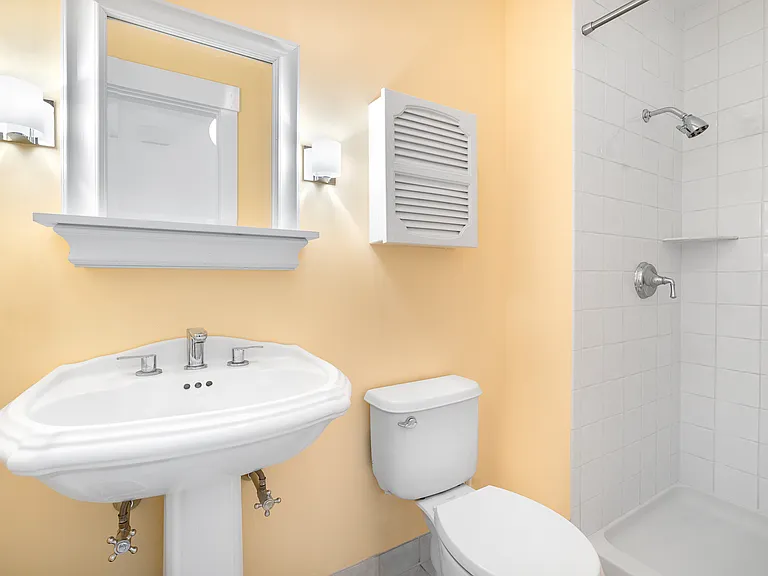 570 Hampton Rd #4 — Photo 11