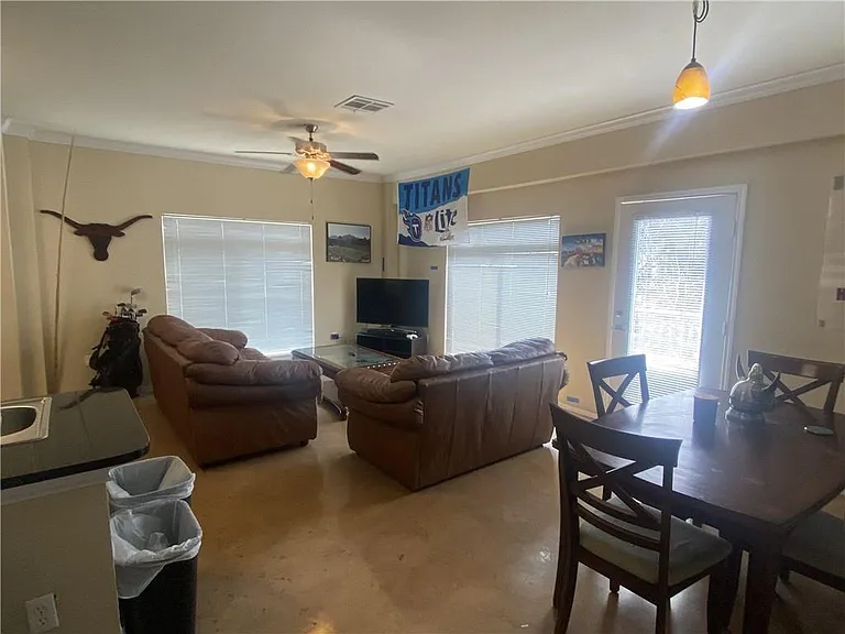 910 W 25th St #307 — Photo 3