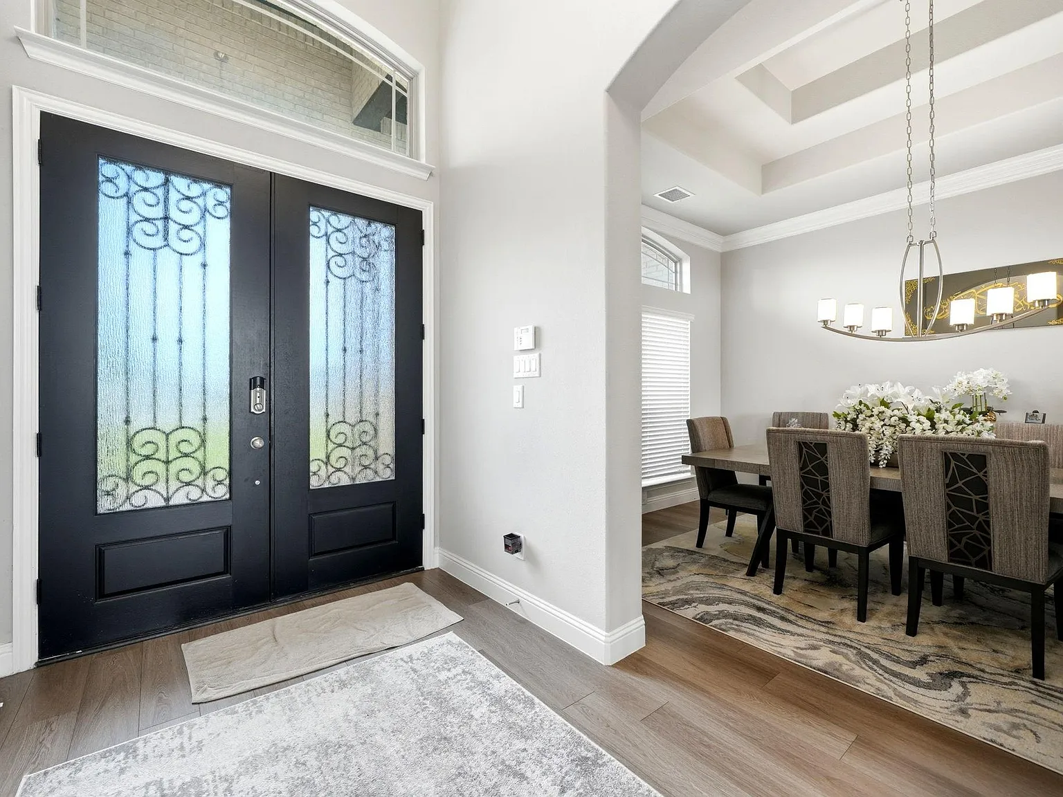5 bed, 4.5 bath, 4794 sqft, $6,000 — Photo 4