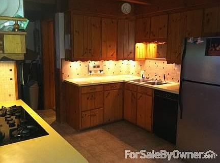 Kitchen
						:
						New Bosch dishwaster, new gas cooktop, new built in oven - electric, new floor