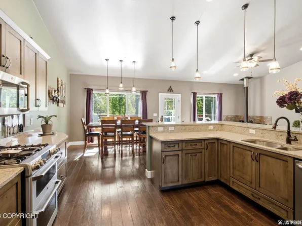 11237 Jessie Mae Cir, Eagle River, AK 99577