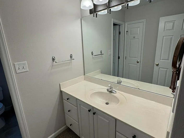 8605 Tanzanite Ct — Photo 33