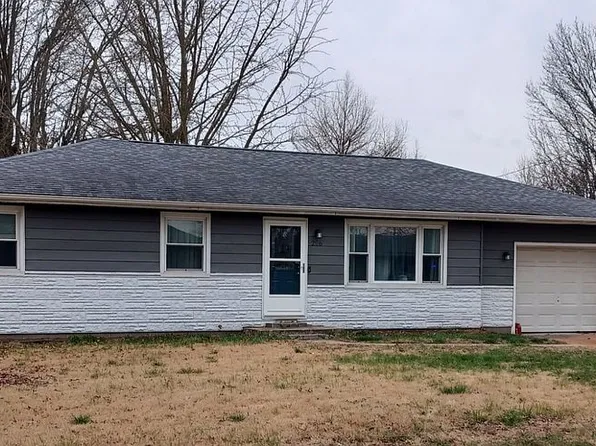 206 Dixie Dr, Chester, IL 62233