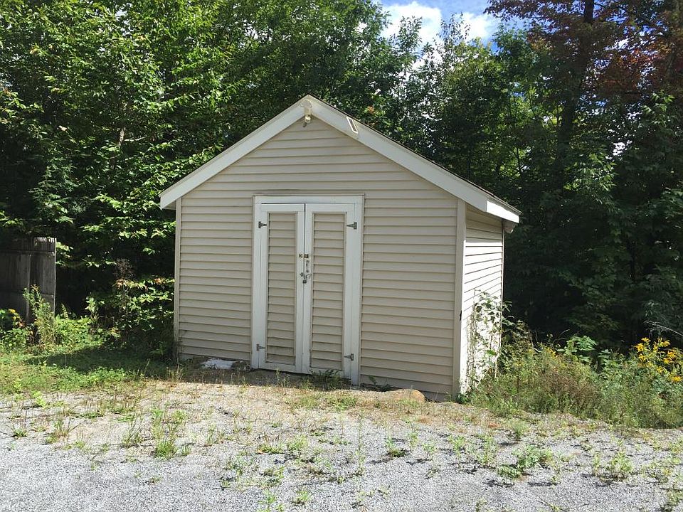 2nd image of 494 Valley Rd