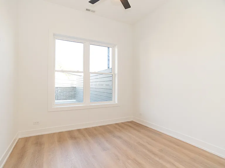 2042 W Irving Park — Photo 39