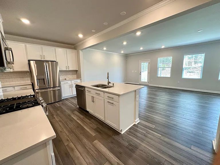 108 Jade Creek Dr — Photo 4