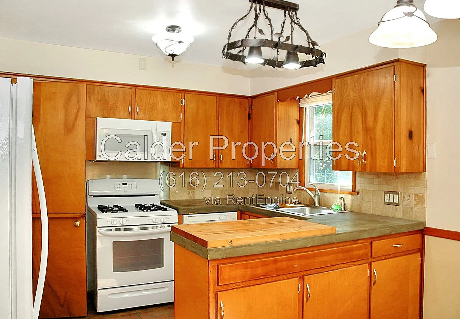 3 bed, 1.0 bath, 1554 sqft, $2,200 — Photo 3