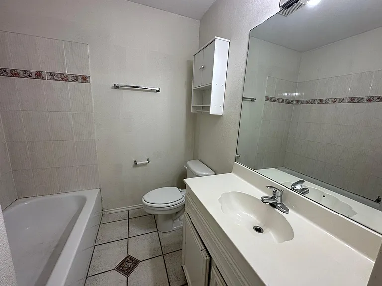 2421 N I St — Photo 15