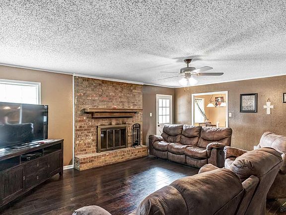 3rd image of 515 Whirlaway St