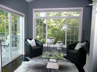 162 Lakeview Rd E, Chanhassen, MN 55317