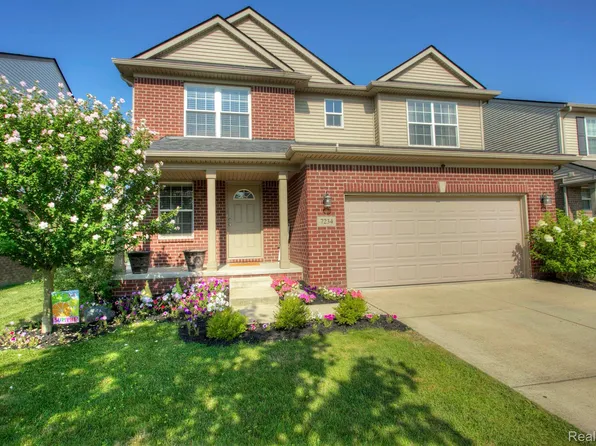 7234 Castell Blvd, Belleville, MI 48111