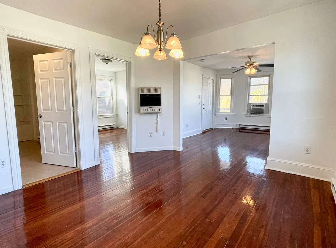 2 bed, 950 sqft, $1,550 — Photo 2