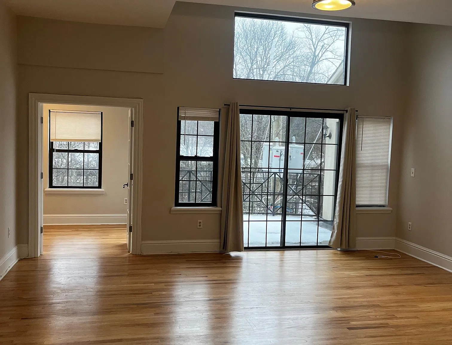 2 bed, 1100 sqft, $4,160 — Photo 4