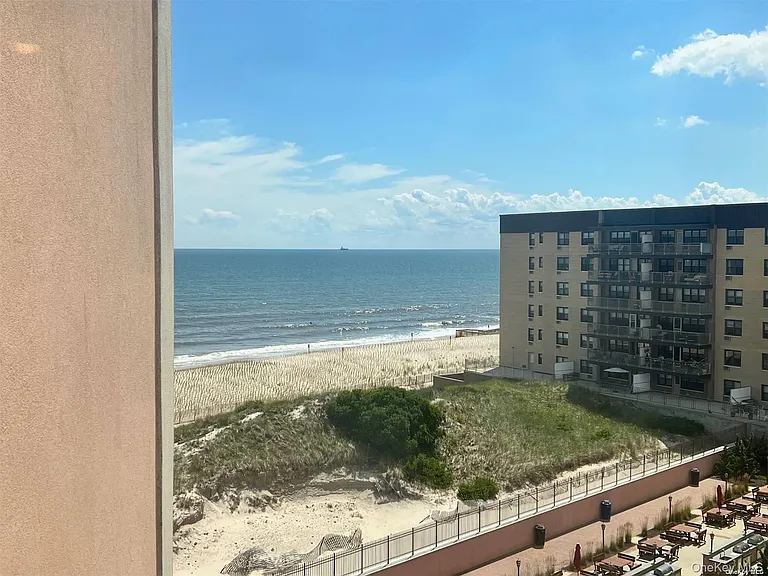 2 Richmond Rd #Penthouse 6r-6r — Photo 5